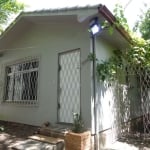 Ótima casa em alvenaria próximo a Pernambuco: Tem sala com lavabo, 3 dormitórios, cozinha e salão de festas nos fundos com churrasqueira e forno a lenha. Área para estacionamento de até 4 carros.