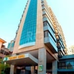 Oportunidade,RARA  Flat no Quality Hotel do Bairro Moinhos de Vento, com estacionamento.&lt;BR&gt;Localização excelente, em frente ao Parcão. Empreendimento 4 estrelas. Flat mobiliado, com centro de c