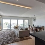 Apartamento Cobertura, totalmente mobiliado, finamente decorado no alto do Cristal, com vista incrível do Guaíba. &lt;BR&gt;Apenas 2 apartamentos por andar. &lt;BR&gt;Garagem para 4 carros. &lt;BR&gt;