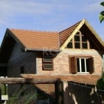 Excelente casa estilo rústico em meio a natureza, construída com materiais de demolição.&lt;BR&gt;São 3 dormitórios, cozinha americana, sala ampla com lareira de tijolos a vista, 2 banheiros, lavander