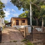 Casa à venda em Belém Novo, Porto Alegre. Com 2 dormitórios, 3 vagas de garagem e área total de 430m². Localizada na Rua Dr. Cecílio Monza, esta casa possui infraestrutura de frente a fundos. Aproveit