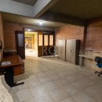 Casa mista no bairro Boa Vista  , hall entrada , recepção  , salas de reuniôes   , gabinetes , , salão de festas com churrasqueira  , academia   . Pátio com piscina , espaço social com churrasqueira .