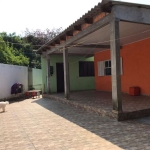 Casa a venda no bairro Cavalhada, em frente a Cecopam, terreno com 15m de frente por 30m de fundos. Ótimo terreno para explorar ponto comercial, ou para construção. Não aceita financiamento, avalia im