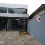 Loja comercial localizada no bairro Vila Ipiranga, com 150m². Imóvel com 02 banheiros, cortina automatizada, escada em granito e piso porcelanato. Localizado na Avenida Brasilia, próximo a academias, 