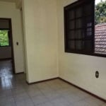 CASA com 3 dormitórios no bairro Partenon em Porto Alegre. &lt;BR&gt;Casa com 1 suíte, 2 banheiros, 1 lavabo, 3 salas, copa, cozinha, área de serviço e lavanderia. 1 vaga de garagem. Área construída: 