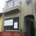 Casa na Cidade Baixa com 280m² com 5 dormitórios sendo 3 suítes, living para 2 ambientes, 6 banheiros no total, cozinha, área de serviço, pátio, piso em parquet na área íntima e porcelanato na área so