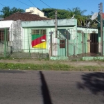 Ótimo terreno de 7 x 37 no bairro Vila João Pessoa/Partenon, próximo a PUCRS, em frente a Praça e ao Colégio Nossa Senhora do Brasil. Possui uma casa antiga com boas possibilidades de aproveitamento c