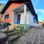 Casa com 3 dormitórios a venda no bairro Cavalhada, sendo uma suíte, amplo living com 3 ambientes composto de sala de estar e  jantar. Cozinha muito grande,  excelente para receber a família e amigos,