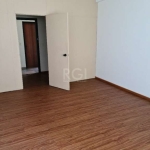 Sala comercial, na Rua Vasco da Gama, Bom Fim, ampla, bem localizada, com uma ante sala 'Recepção' um banheiro e sala aberta,  janelas para o Leste com vista, piso Laminado em perfeitas cond