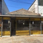 Excelente casa comercial e residencial em um terreno que mede 7,92 metros de frente por &lt;BR&gt;49,50 metros de frente a fundos,  com vaga para dois carros na frente do imóvel,  localizada no bairro