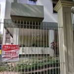 Ótimo apartamento semi mobiliado no Bairro Auxiliadora, com 4 dormitórios, sendo 1 suíte e com sacada, living 2 ambientes, sala de jantar, banheiro social, cozinha, área de serviço com dependência, la