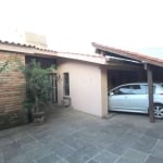 Casa com 3 dormitórios, situada no bairro Medianeira, amplo living integrado com lareira e churrasqueira. Possui lavabo e gabinete na parte da frente da casa. Pátio com ambiente agradável com deck e h