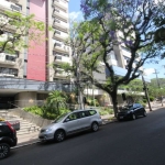 Sala comercial com área privativa de 38 metros quadrados localizada em excelente ponto comercial, quase na esquina da Avenida Carlos Gomes, no bairro Três Figueiras. O imóvel conta com divisórias inte