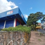 Loja comercial no Bairro Petrópolis,  localizada na Av. Lucas de Oliveira com Dona Eugênia.  Loja com aproximadamente 377m², ampla, com ampla vitrine em toda sua extensão, rua movimentada, com intenso