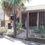 CASA PARA FINS COMERCIAIS OU RESIDENCIAIS ALUGUEL OU VENDA&lt;BR&gt;Ótima casa 4 quartos/dormitórios com 1 suíte, 4 vagas de garagem, no bairro petrópolis, próximo ao futuro shopping belvedere, muito 