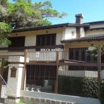 Bruck Imóveis vende. Casa de 3 dormitórios no Bairro Aberta dos Morros, Zona Sul de Porto Alegre, próximo ao Zaffari Hípica.&lt;BR&gt;&lt;BR&gt;Compre  Casa de 3 dormitórios sendo todos suítes, 4 banh