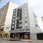 Apartamento 03 dormitórios no Bairro Centro Histórico de Porto Alegre.&lt;BR&gt;&lt;BR&gt;Amplo com 90m² privativos, piso em parquet, cozinha, hall de entrada, frente sala grande com sacada,  banheiro