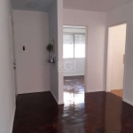 Apartamento localizado no bairro Cristo Redentor, com 39m² no 3º andar. Imóvel com 01 dormitório, sala de estar/jantar, cozinha, banheiro social, área de serviço e pisos em cerâmica e parquet. Imóvel 