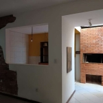 Apartamento de 2 dormitórios com pátios no bairro Floresta.&lt;BR&gt;Amplo apartamento de 2 dormitórios sendo os 2 suítes, closed, living, sala de jantar, lavabo, escritório, cozinha com área lateral 