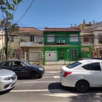 casa sobrado,  mista comercial e residencial,  PARTE TÉRREA , estacionamento no recuo, 02 salas , copa cozinha, banheiro , lindo pátio com árvores frutíferas mais uma edificação nos fundos com salão d