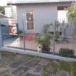 Excelente casa, em rua calma, 4 dormitórios, 2 banheiros, 2 vagas.