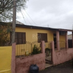 Casa 4 dormitórios, 1 suíte, varanda, 2 vagas de garagem, no bairro Vila Nova, Porto Alegre/RS   &lt;BR&gt;  &lt;BR&gt;Casa 4 dormitórios sendo uma  suíte, sala de estar e de jantar separados, cozinha