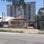 venda localizada na Rua Doutor Barcelos, no aconchegante bairro Tristeza em Porto Alegre. Com uma ampla área privativa de 440m², este imóvel é perfeito para quem busca conforto e espaço. O bairro ofer