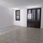 Vendo casa de 3 dormitórios, 02 suites, com patio e churrasqueira no Bairro Santana. Casa diferenciada com 3 dormitórios sendo 02 suites, living amplo com sacada, sala de jantar, copa cozinha, área de