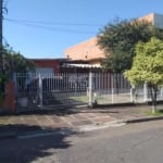 casa em boas condições, linhas de ônibus perto , região residencial tranquila, perto de mercados e academias. 2 banheiro e possibilidade de 3, pátios na frente e atras. aceita dação