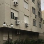 Apartamento  com área privativa de 75,78m ² , com 2 dormitórios, living dois ambientes, cozinha, banheiro social, dependência de empregada e banheiro auxiliar. Uma vaga de garagem escriturada, condomí