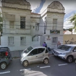 Casa à venda em Porto Alegre, localizada na Avenida Venancio Aires, no bairro Farroupilha. Com área privativa de 928m² e área total de 1100m². Possui 5 dormitórios, 2 banheiros sociais, 4 vagas de gar