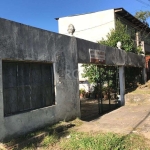 Imóvel 2 pisos com anexo lateral composta por 4 dormitórios, sala, cozinha, um lavabo, 2 banheiros com box de vidro. Amplo terreno com uma cachoeira aos fundos, medindo 11,5x46 m.&lt;BR&gt;Casa precis