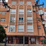 Apartamento 2 dormitórios, com 1 vaga de garagem. &lt;BR&gt;Ampla sala com esquadria do piso ao teto, persiana e piso laminado. Cozinha com passa pratos em granito, 2 janelas, pintura nova, com acesso