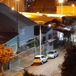 Casa 4 dormitórios, no bairro Partenon, Porto Alegre/RS    &lt;BR&gt; &lt;BR&gt;A CASA TEM 2  entradas, frente e fundos, composta por 4 dormitórios,  sala de estar,  cozinha completa,  3 banheiros, va