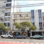 Vende ótimo apartamento amplo de 3 dormitórios , living, banheiro social, cozinha, área de serviço, banheiro auxiliar, água quente. .Reformado. Apartamento atualmente com inquilino valor de Aluguel de