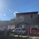 Terreno com 3 casas no pátio na rua Professor Abílio Azambuja , espaço na frente para 3 ou 4 carros.&lt;BR&gt;Casas individuais, cozinha gigante nos fundos, salão pronto para eventos, mais pátio nos f