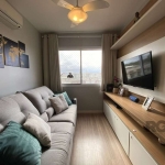 Lindo apartamento semi mobiliado com móveis sob medida, pronto para morar! Com 51 m², este aconchegante lar oferece 2 dormitórios bem distribuídos e um banheiro moderno. A vaga de garagem escriturada 