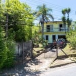 Casa na Zona Sul/Vila Nova - com 4 dormitórios, 3 vagas de garagem, living de dois ambientes, cozinha, area de serviço, patio, churrasqueira, lavabo e sacada com vista panoramica.&lt;BR&gt;Localizado 