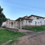 Casa no bairro Lageado com uma vista magnífica do bairro. Possui 2 pavimentos com 4 dormitórios, sendo uma suíte, 3 banheiros, ampla cozinha e sala de jantar integrada, sala de estar, living com escad