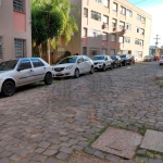 Vende apartamento de 2 dormitórios, mais dependência de empregada, dois banheiros, living amplo, em condomínio fechado com portaria 24 horas e interfone. Quadra poliesportiva, salão de festas climatiz