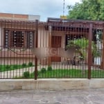 Casa no Bairro Santa Maria Goretti, &lt;BR&gt;&lt;BR&gt;Com 18m² x 19m², 03 dormitórios, um deles com closet e suíte. Possui duas salas, cozinha ampla com mesas e bancadas em granito. Churrasqueira co