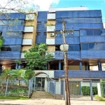 Cobertura duplex semimobiliada de alto nível com 636m², contendo 4 vagas para carro podendo ser 5, no primeiro piso 4 dormitórios com dependência, sendo um dormitório transformado em sala de estudos, 