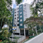 Apartamento na avenida Nonoai, próximo a todos os recursos do bairro. 64m² privativos, living amplo para 02 ambientes com split, vista limpa para o rio Guaíba, cozinha montada com armários, fogão, maq