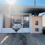 Casa para Venda em Pinhalzinho, Centro, 3 dormitórios, 1 suíte, 2 banheiros, 2 vagas