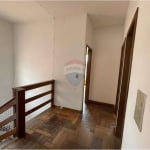 Casa de 2 Pavimentos com 4 quartos  e 2 vagas cobertas