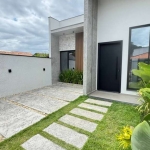Casa na praia a 6 minutos do mar com excelente acabamento