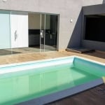 Linda casa com ático e piscina, com 260 m², à venda em Pinhais–PR