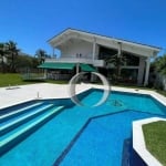 casa em guaruja emm condominio fechado 5 quartos sendo todos suites com area de lazer completo ,frente praça