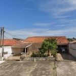 Terreno com 2 casas, 400m², à venda em Curitiba, Xaxim