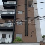 Apartamento novo de 1 dormitório na cobertura de 33m², com sacada e quintal privativo.